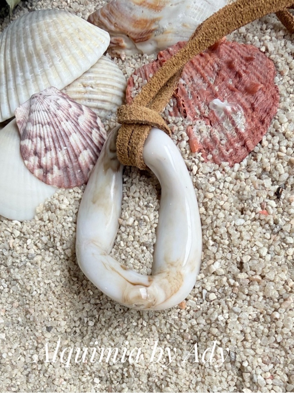 MONUMENTAL White Cream Marbled shell 🐚 Pendant Necklace